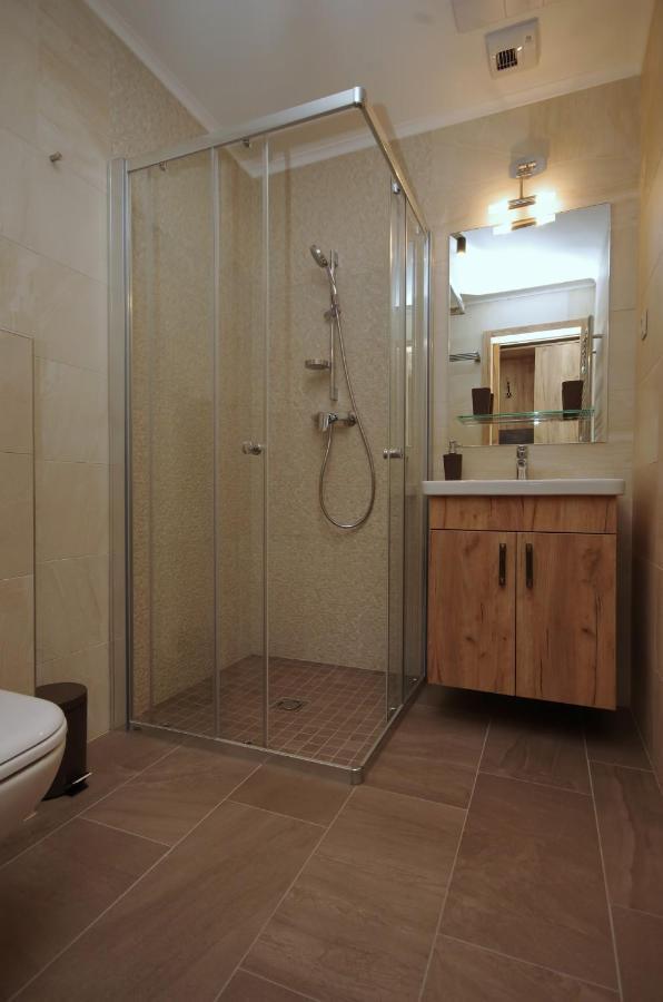 Almasy Apartmanhaz Gyula Εξωτερικό φωτογραφία