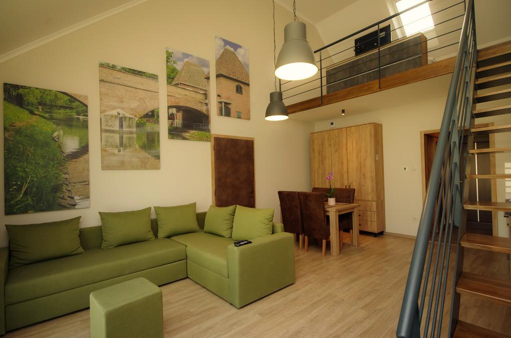 Almasy Apartmanhaz Gyula Εξωτερικό φωτογραφία